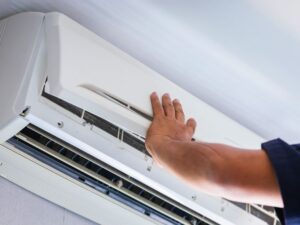 Instalación de aire acondicionado en Bilbao por técnico de Climartik